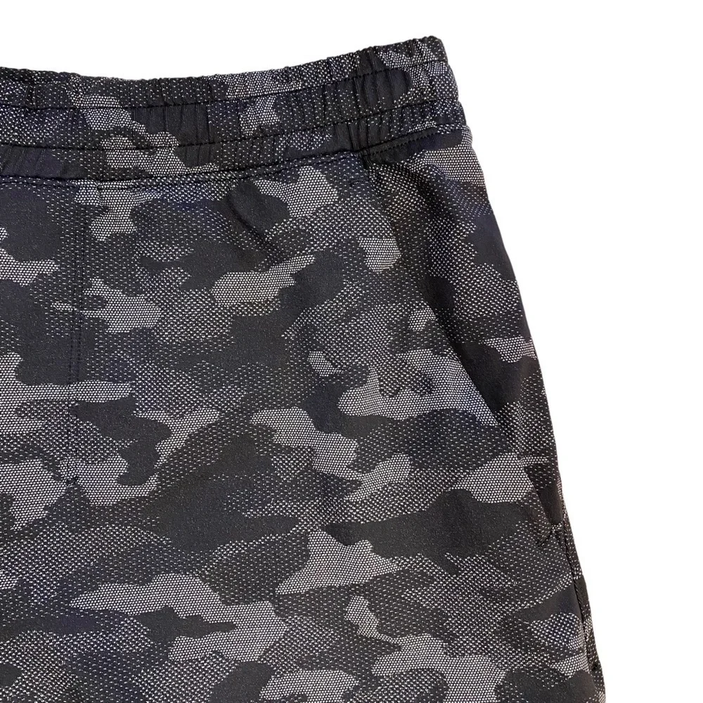 Lululemon Camo Pace Breaker Shorts Black Gray Lined Men’s Size Small
